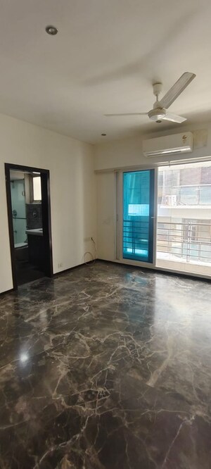 Room in 3 BHK Apartment at Belvedere Apartment, Bandra West – for Rent