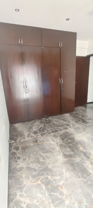 Room in 3 BHK Apartment at Belvedere Apartment, Bandra West – for Rent