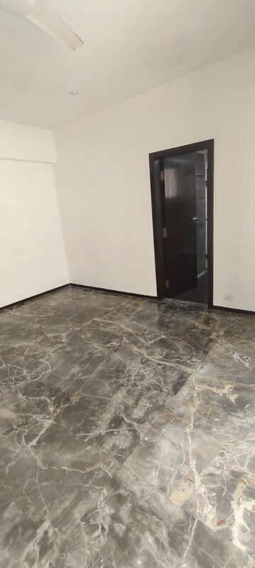 Room in 3 BHK Apartment at Belvedere Apartment, Bandra West – for Rent