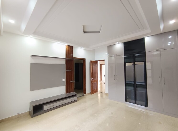 Room, sector 89 6+ Bedroom 300 Sq.Yd. Villa In Sector 89 Mohali 9275477