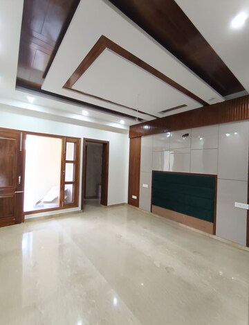 Room in 6+ BHK Villa at Sector 89 – for Sale