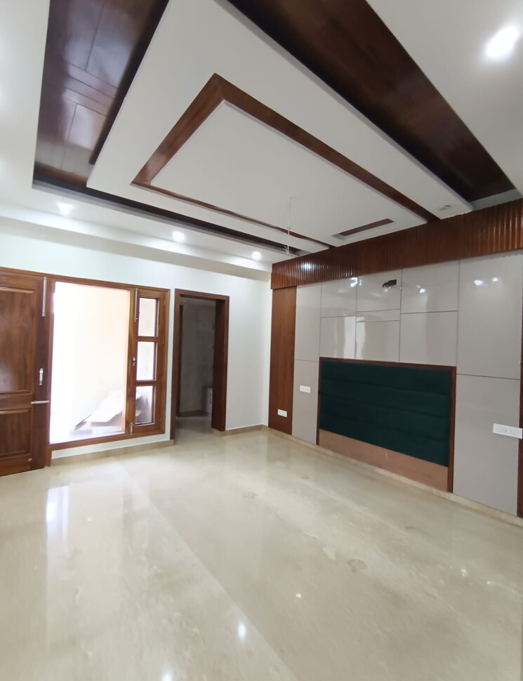Room, sector 89 6+ Bedroom 300 Sq.Yd. Villa In Sector 89 Mohali 9275477