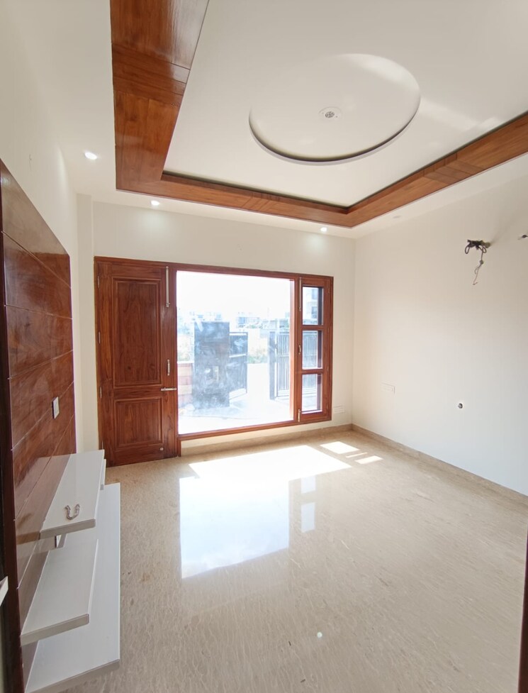 Room, sector 89 6+ Bedroom 300 Sq.Yd. Villa In Sector 89 Mohali 9275477