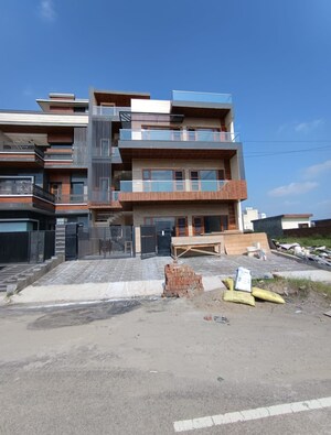 6+ BHK Villa – Exterior View View at Sector 89 - for Sale