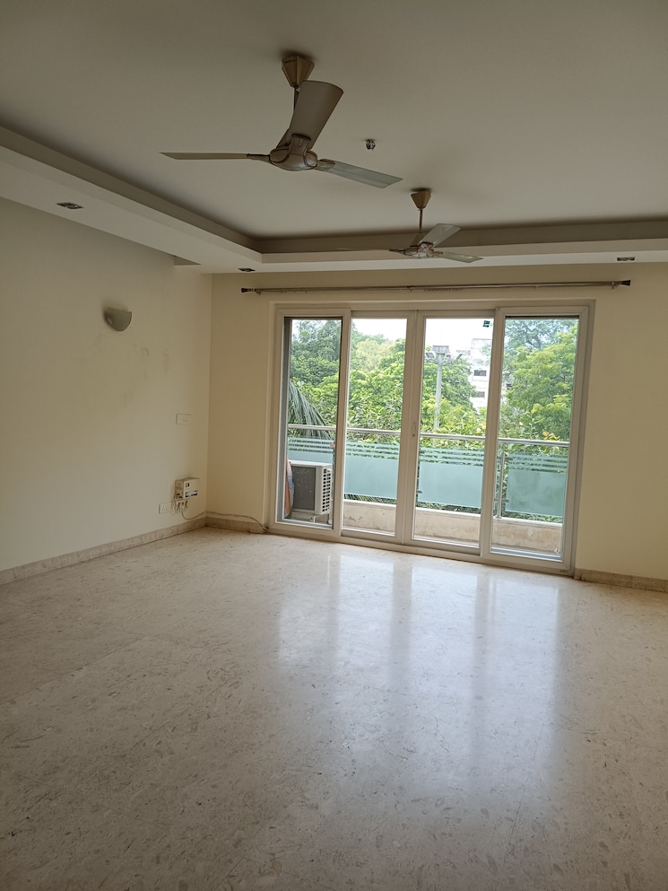 Room, new friends colony 4 Bedroom 500 Sq.Yd. Builder Floor In New Friends Colony Delhi 9275463