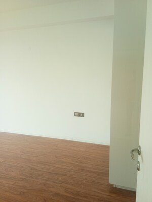 Room in 4 BHK Apartment at DLF The Crest, Sector 54 – for Sale