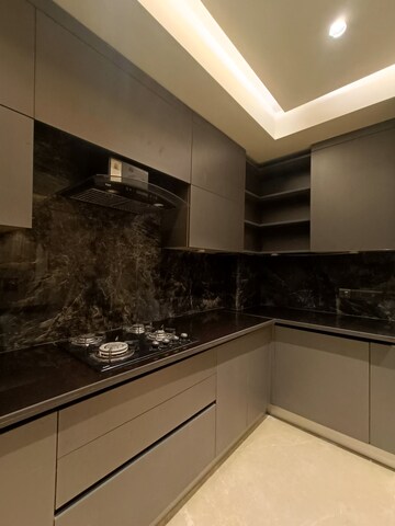 Kitchen in 4 BHK Builder Floor at DLF Green Avenue, Dlf Phase iv – for Rent