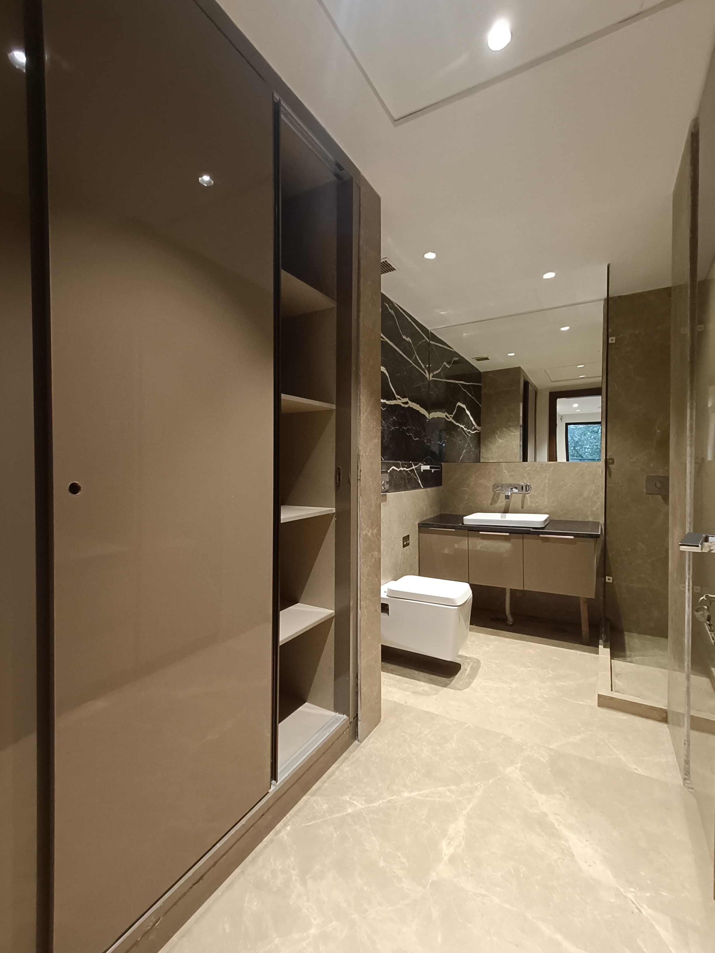 4 BHK + Pooja Room,Servant Room,Study Room 4500 Sq.Ft. Builder Floor in DLF Green Avenue