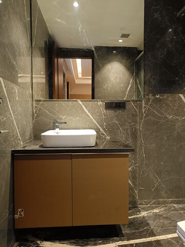Bathroom in 4 BHK Builder Floor at DLF Green Avenue, Dlf Phase iv – for Rent