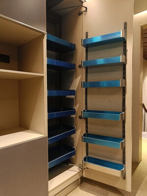 Furnished Amenities in 4 BHK Builder Floor at DLF Green Avenue, Dlf Phase iv – for Rent