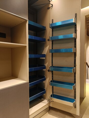 Furnished Amenities in 4 BHK Builder Floor at DLF Green Avenue, Dlf Phase iv – for Rent
