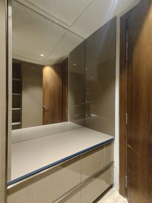 Furnished Amenities in 4 BHK Builder Floor at DLF Green Avenue, Dlf Phase iv – for Rent