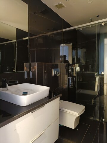 Team Area in 4 BHK Builder Floor at DLF Green Avenue, Dlf Phase iv – for Rent