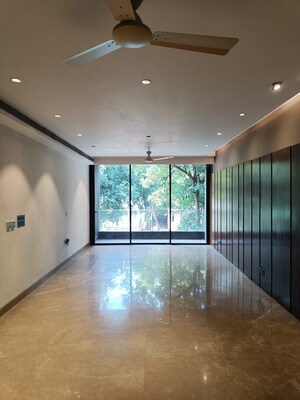 Room in 4 BHK Builder Floor at DLF Green Avenue, Dlf Phase iv – for Rent