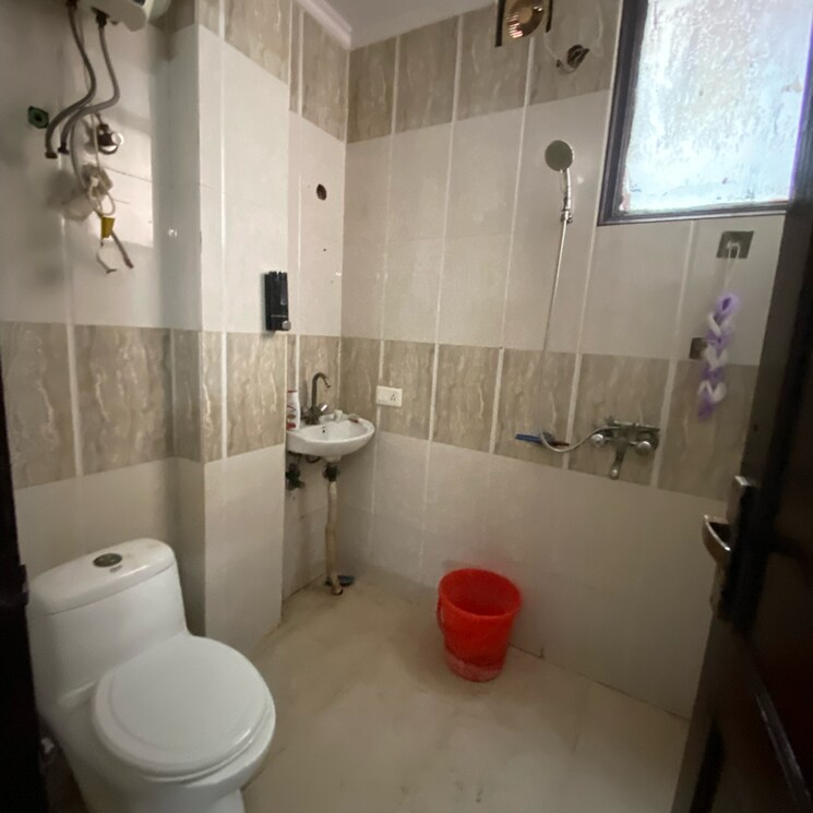 Bathroom, chattarpur 3 Bedroom 1100 Sq.Ft. Builder Floor In Chattarpur Delhi 9275506