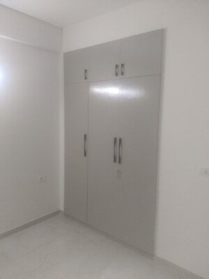 Room in 2.5 BHK Apartment at Smart World Gems, Sector 89 – for Rent