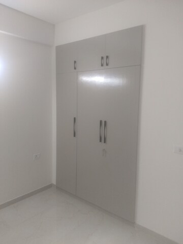 Room in 2.5 BHK Apartment at Sector 89 – for Rent