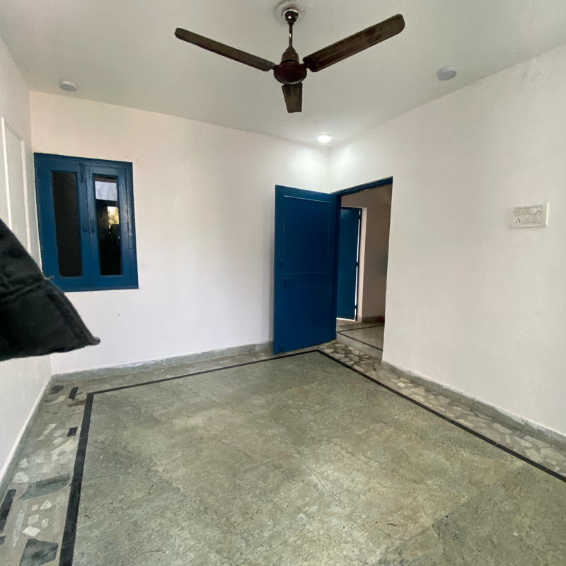 1 BHK + Servant Room Builder Floor For Rent in Chattarpur
