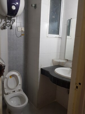 Bathroom in 1.5 BHK Builder Floor at Vaishali Sector 4 – for Rent