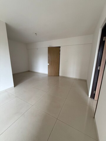 2 BHK Apartment For Rent in Godrej Tranquil, Kandivali East