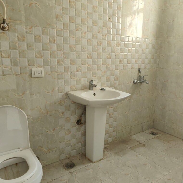 Bathroom, ansal-royal-heritage 2 Bedroom 612 Sq.Ft. Apartment In Mujeri Faridabad 9275607