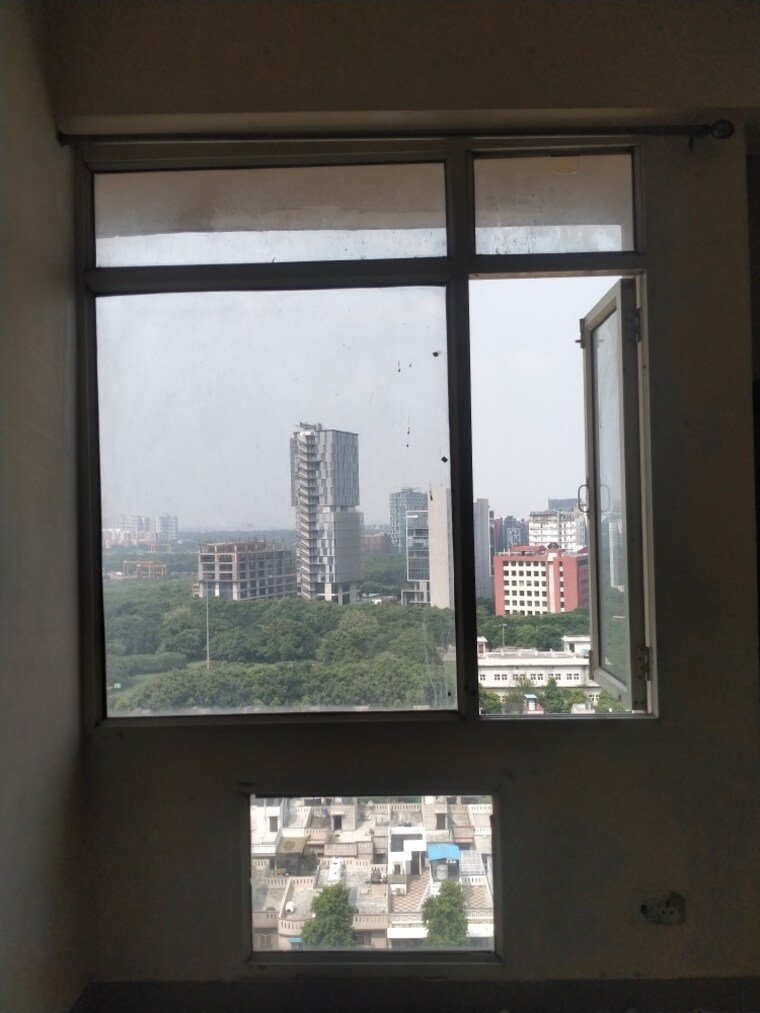 Room, sector 135 2 Bedroom 1075 Sq.Ft. Apartment In Sector 135 Noida 9275632