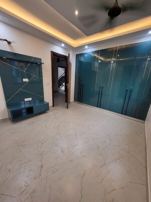 Room in 3 BHK Builder Floor at Sector 15 ii – for Rent