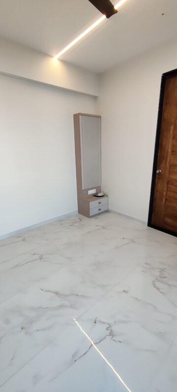 Room in 2 BHK Apartment at Takshashila More Towers, Ellisbridge – for Rent