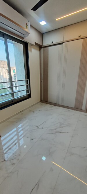 Room in 2 BHK Apartment at Takshashila More Towers, Ellisbridge – for Rent