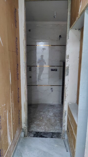 Bathroom in 4 BHK Builder Floor at Green Fields Colony – for Rent