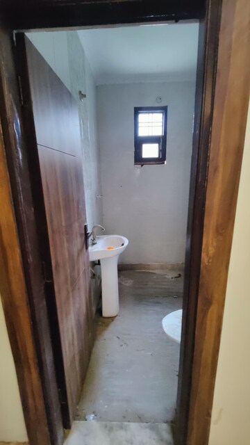 Bathroom in 4 BHK Builder Floor at Green Fields Colony – for Rent