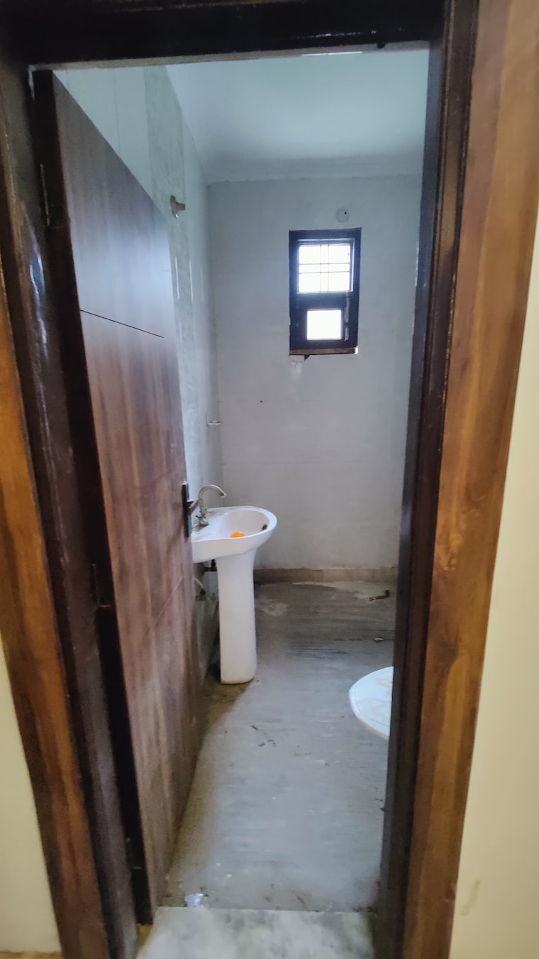 Bathroom, green fields colony 4 Bedroom 2700 Sq.Ft. Builder Floor In Green Fields Colony Faridabad 9275668