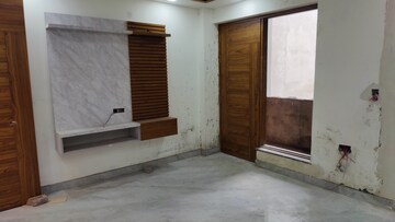 Room in 4 BHK Builder Floor at Green Fields Colony – for Rent