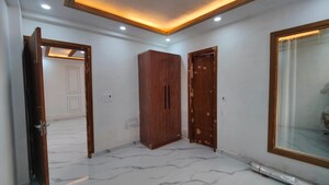 Room in 4 BHK Builder Floor at Green Fields Colony – for Rent