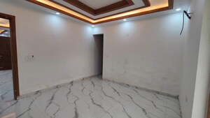 Room in 4 BHK Builder Floor at Green Fields Colony – for Rent