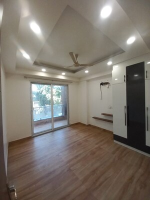 Room in 3 BHK Builder Floor at Sector 12a – for Rent
