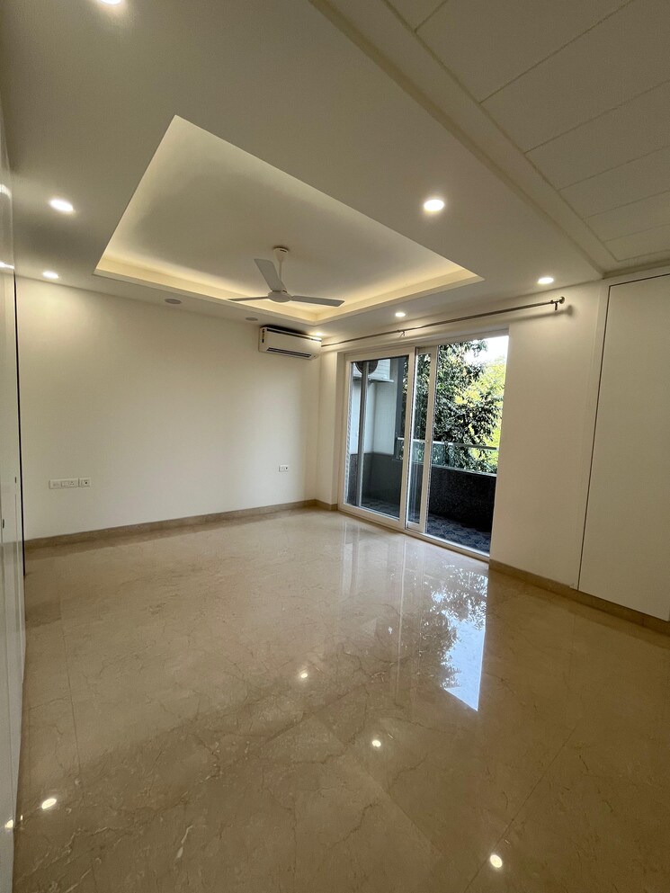 Room, uday park 3 Bedroom 1900 Sq.Ft. Builder Floor In Uday Park Delhi 9275683