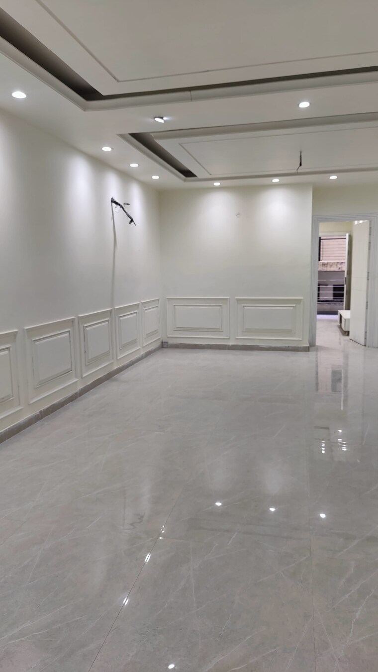 Room, green fields colony 4 Bedroom 4950 Sq.Ft. Builder Floor In Green Fields Colony Faridabad 9275689