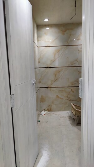 Bathroom in 4 BHK Builder Floor at Green Fields Colony – for Rent