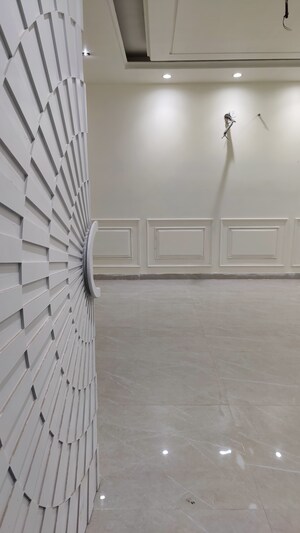 Balcony in 4 BHK Builder Floor at Green Fields Colony – for Rent