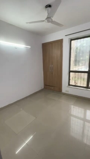 Room in 3 BHK Apartment at Unitech Uniworld Gardens, Sector 47 – for Sale
