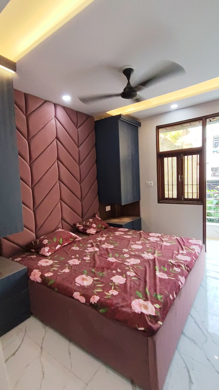 Bedroom, mohan garden 3 Bedroom 90 Sq.Yd. Builder Floor In Mohan Garden Delhi 9275743