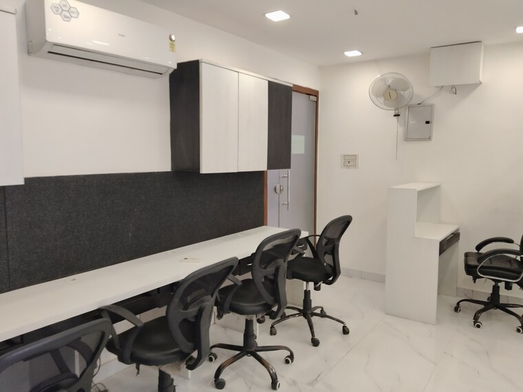 Gym, netaji subhash place Commercial Office Space 549 Sq.Ft. In Netaji Subhash Place Delhi 9275740