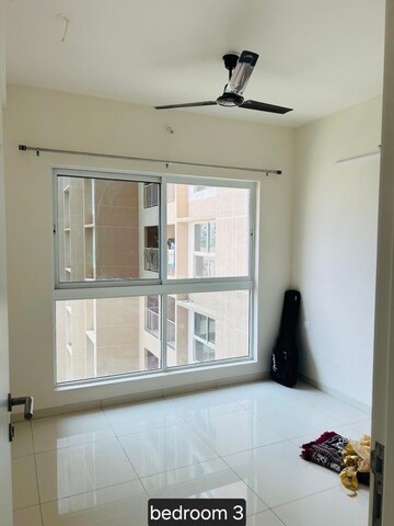 Room in 3 BHK Apartment at Godrej Green Vistas, Mahalunge – for Rent