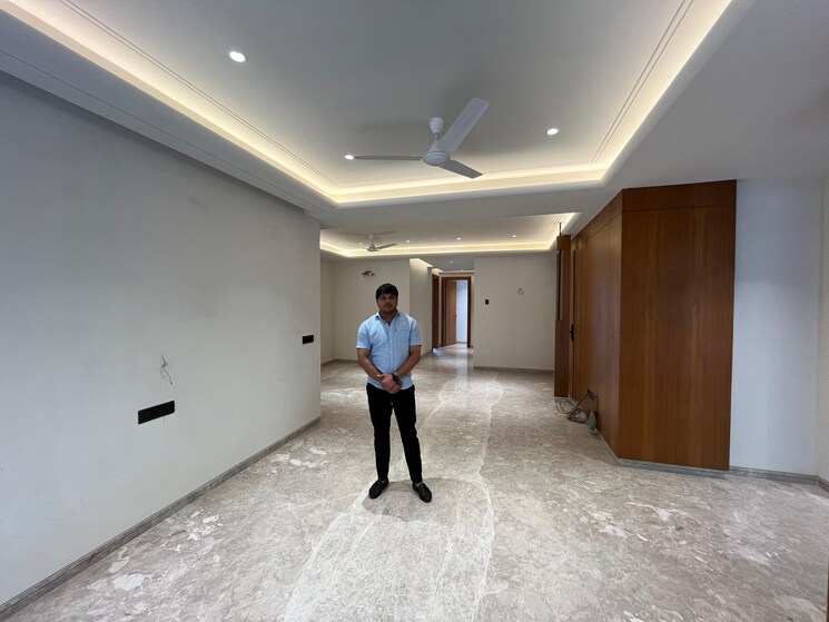  Parking, geetanjali enclave 4 Bedroom 3700 Sq.Ft. Builder Floor In Geetanjali Enclave Delhi 9275755