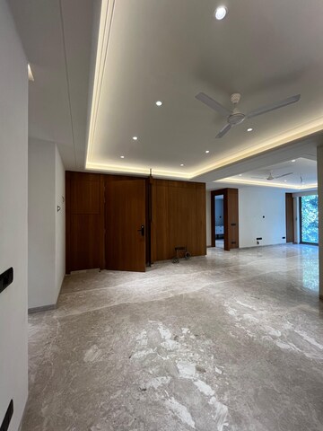 Room in 4 BHK Builder Floor at Geetanjali Enclave – for Sale