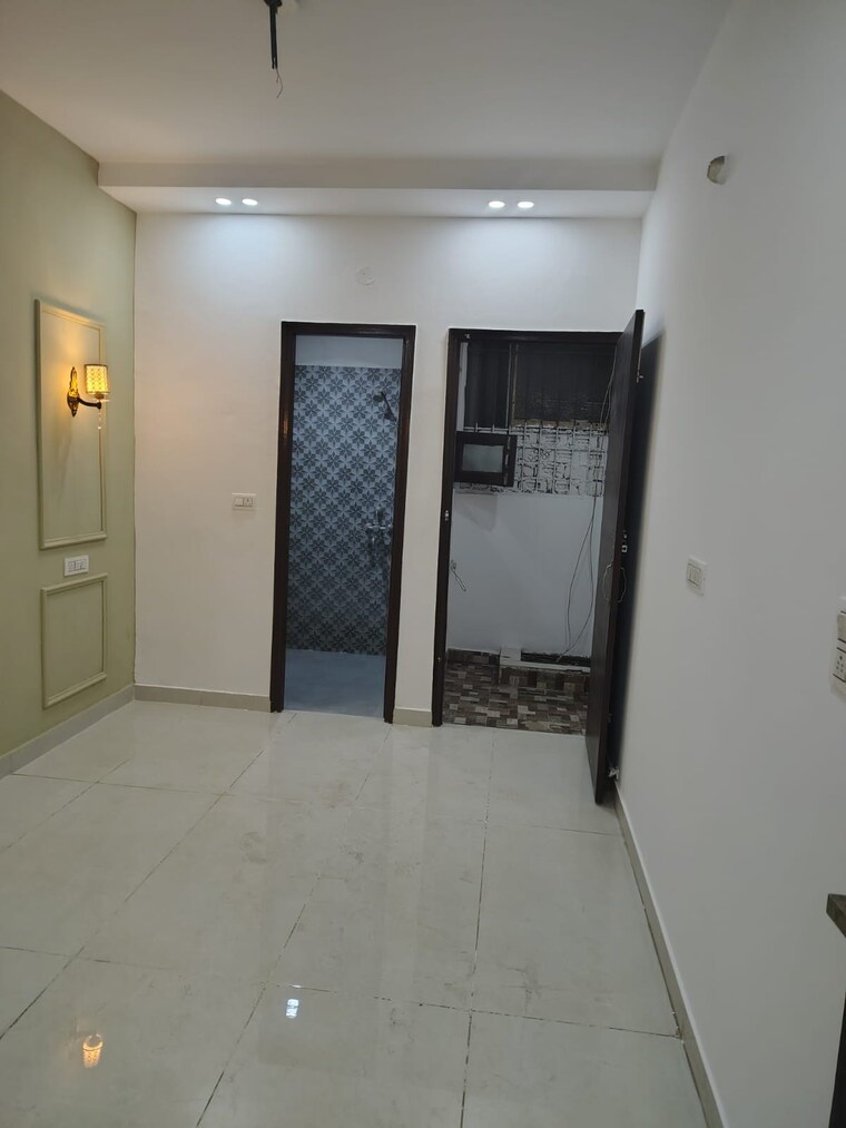Room, ms-enclave-zirakpur 3 Bedroom 125 Sq.Yd. Apartment In Dhakoli Zirakpur 9275761