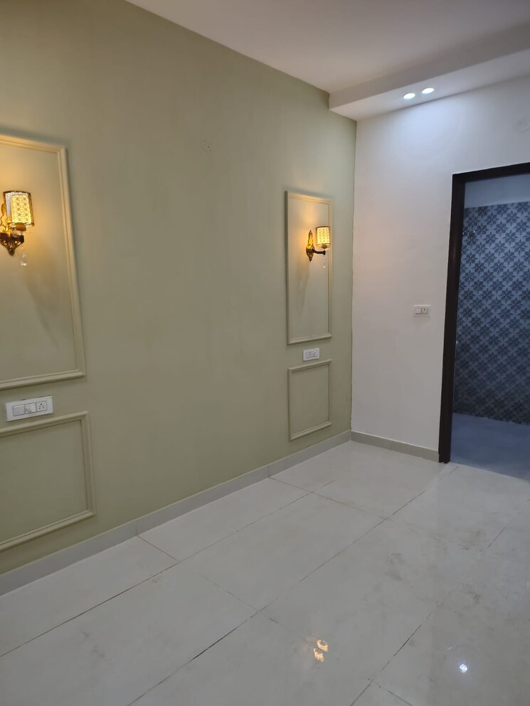 Room, ms-enclave-zirakpur 3 Bedroom 125 Sq.Yd. Apartment In Dhakoli Zirakpur 9275761