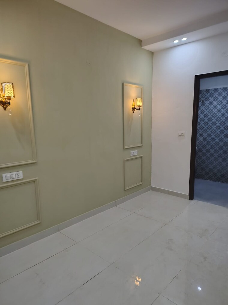Room, ms-enclave-zirakpur 3 Bedroom 125 Sq.Yd. Apartment In Dhakoli Zirakpur 9275761