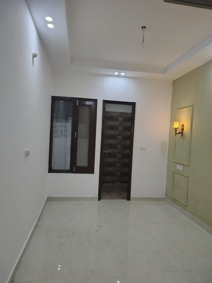 Room, ms-enclave-zirakpur 3 Bedroom 125 Sq.Yd. Apartment In Dhakoli Zirakpur 9275761